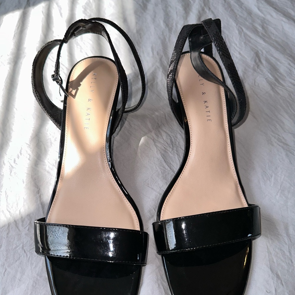 Strap heels - Picture 2 of 3